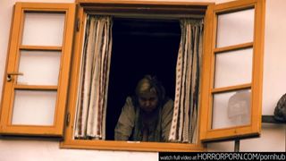 Грязное и жесткое порево с двумя полными мамашами